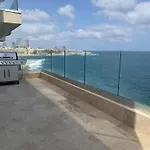 Panoramic Xl Penthouse Seafront * סליאמה