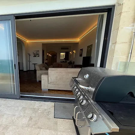 Panoramic Xl Penthouse Seafront Слима