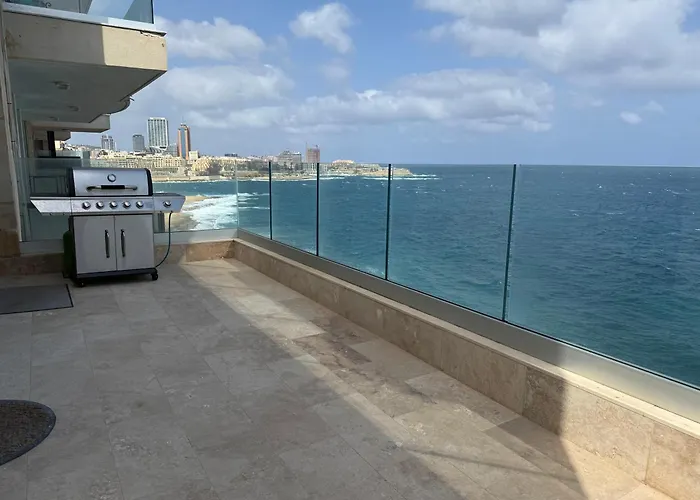 Panoramic Xl Penthouse Seafront * Sliema